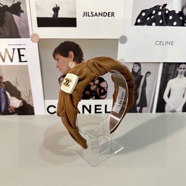 特 配专柜包装 Chanel 香奈儿 最新发箍# 信我！人手必备的单品 这件必须买 洋气神仙颜值 小仙女要收了它，谁戴谁好看～