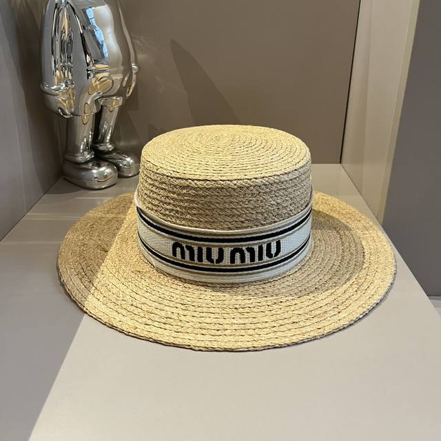 缪缪miumiu拉菲草平顶帽，专柜新款，且买且珍惜，卖一个少一个，头围可以调节 细节待上
