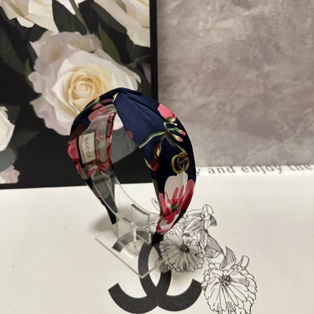 特 配专柜包装 Gucci 古奇 最新花卉系列发箍 小仙女入手 特殊材质 不嘞头 可盐可甜～