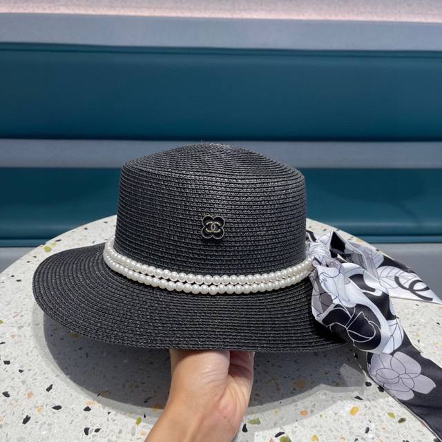 Chanel香奈儿 新款简约珍珠帽檐草编草帽礼帽细节控，简约大方，百搭单品～出街首选，新款帽型超美腻