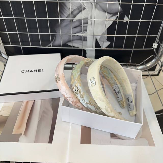 配包装盒 Chanel 香奈儿 最新款小香提花发箍，超级好看！名媛范儿十足，小仙女必备