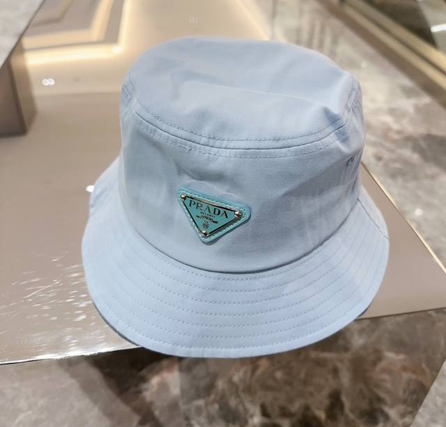 Prada普拉达2024早春新款渔夫帽，经典款男女通用