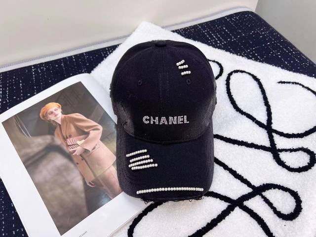 特价 配防尘袋。 Chanel香奈儿 2024新款做旧破洞棒球帽，专柜经典款，男女通用