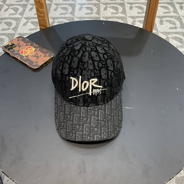 Dior 迪奥 新款原单棒球帽， Dior刺绣，网红明星同款，1:1开模订制轻盈透气！质量超赞，基础头围56，贴片可调节。