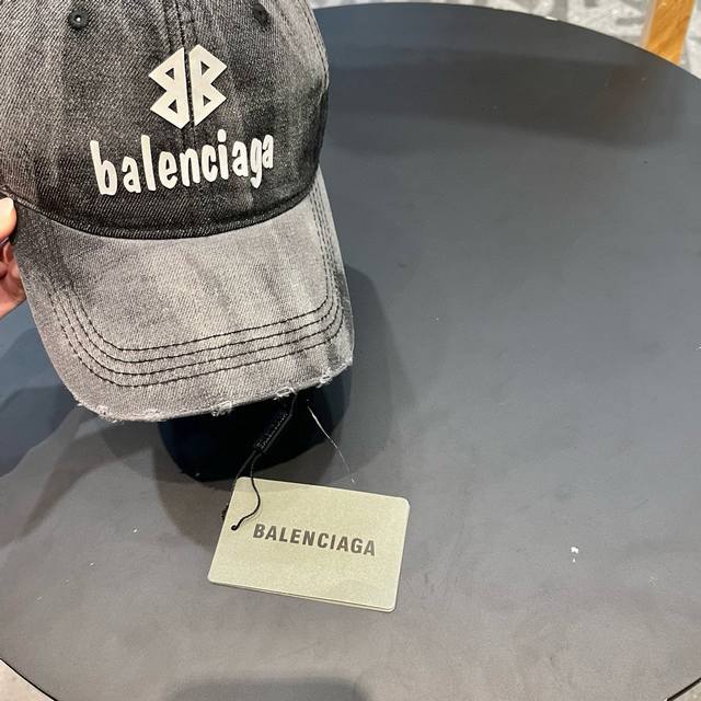Balenciaga巴黎世家春夏款新款个性棒球帽，高品质牛仔面料，透气性巨佳，四季佩戴款 高颜值时尚单品！ 头围:56-58Cm均可 男女同款