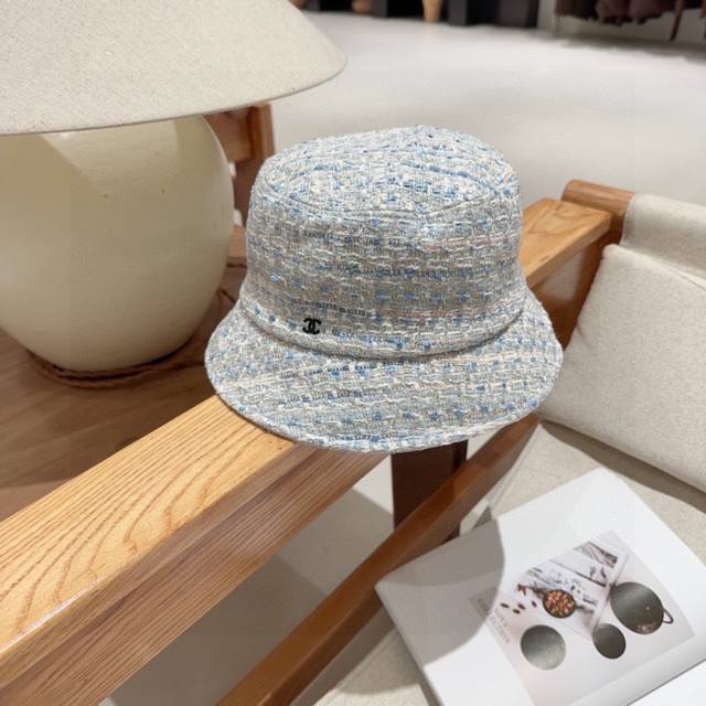 Chanel 23K渔夫帽最火的走秀款 小香秋冬编织渔夫帽 编织花呢 百搭时尚 太喜欢这个帽型了～