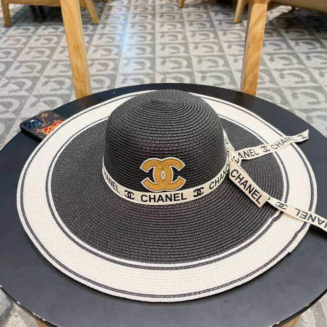 Chanel香奈儿 2024新款小香风拼色盆帽草帽，赫本风拼色设计，出街必备
