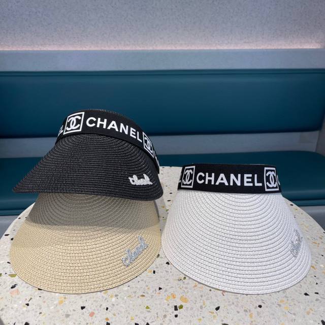 Chanel香奈儿空顶帽，夏天必备单品，因为真的太好搭，夏天搭配清凉夏日风情真的超级文艺范～随便吸引大片目光～简单百搭