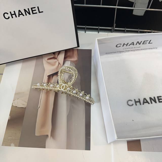 配包装盒 Chanel 香奈儿 新款小香抓夹，闪亮小珍珠系列，实在太美了！女神必入哦 - 点击图像关闭