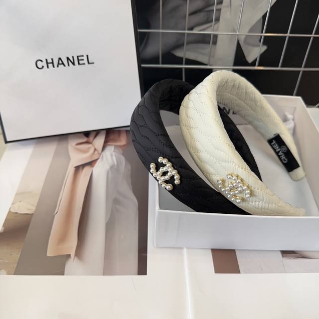 配包装盒 Chanel 香奈儿 最新款小香发箍，超级好看！名媛范儿十足，小仙女必备