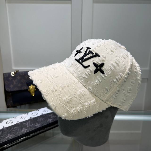 上新 路易威登 Louis Vuitton 新品棒球帽 代购版本！时尚潮流，高端做工！非一般的品质，细节看实拍哦
