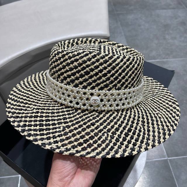 Chanel香奈儿 新款小香风棉纱大沿盆帽草帽，出街必备超好搭配，赶紧入手！