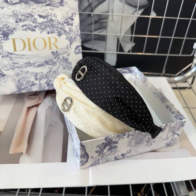 配包装盒 Dior 迪奥 新款d家发箍。简单又百搭，时尚单品 小姐姐必备 - 点击图像关闭