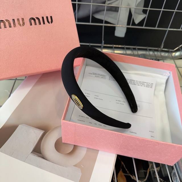 配包装盒 Miumiu新款发箍 简单优雅，实用百搭，时尚潮流！小姐姐必备 - 点击图像关闭