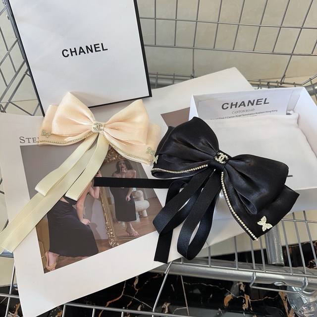 配包装盒 Chanel 香奈儿 最新款小香爆款弹簧发夹，超级好看！名媛范儿十足，小仙女必备 - 点击图像关闭