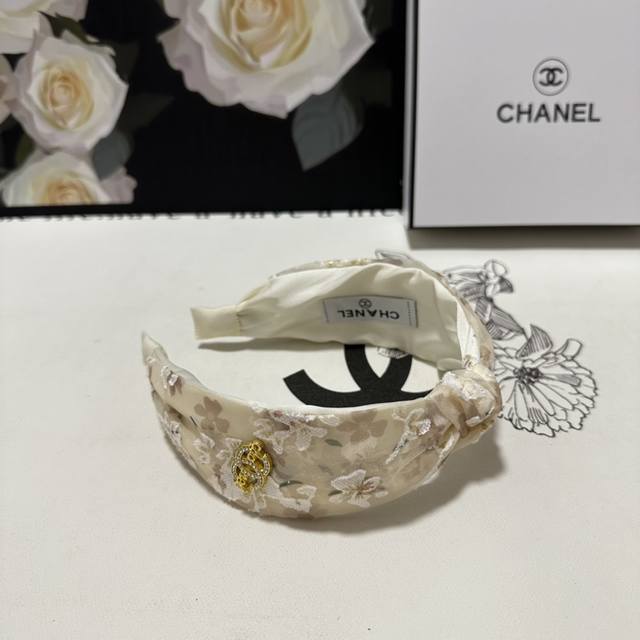 特 配专柜包装 Chanel 香奈儿 最新碎花发箍 独家定制面料 高级质感 大牌气场十足