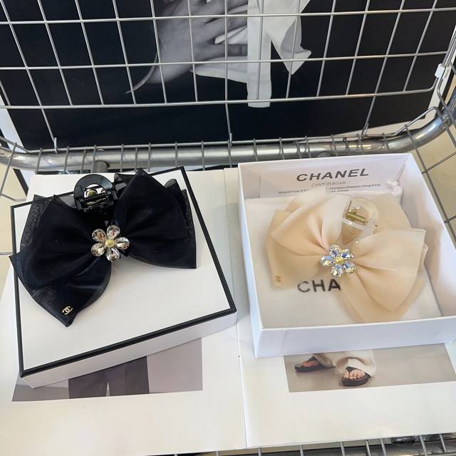 配包装盒 Chanel 香奈儿 最新款小香抓夹，超级好看！名媛范儿十足，小仙女必备