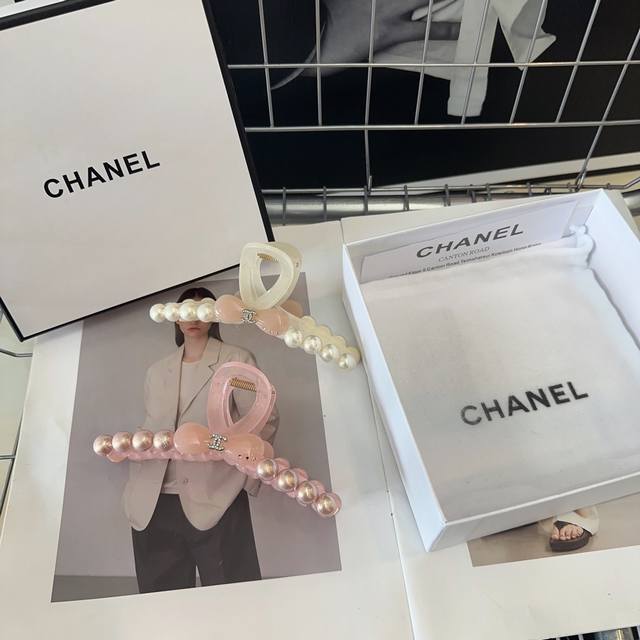 配包装盒 Chanel 香奈儿 最新款小香爆款抓夹，超级好看！名媛范儿十足，小仙女必备 - 点击图像关闭