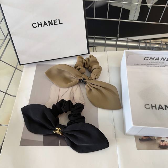 配包装盒 Chanel 香奈儿 最新款小香爆款发圈，超级好看！名媛范儿十足，小仙女必备 - 点击图像关闭