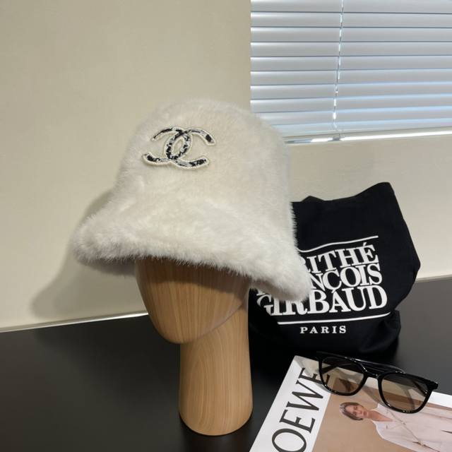 Chanel香奈儿 新款秋冬小香风款渔夫帽，毛绒绒的非常舒服 大牌款超好搭配，闭眼入的一款