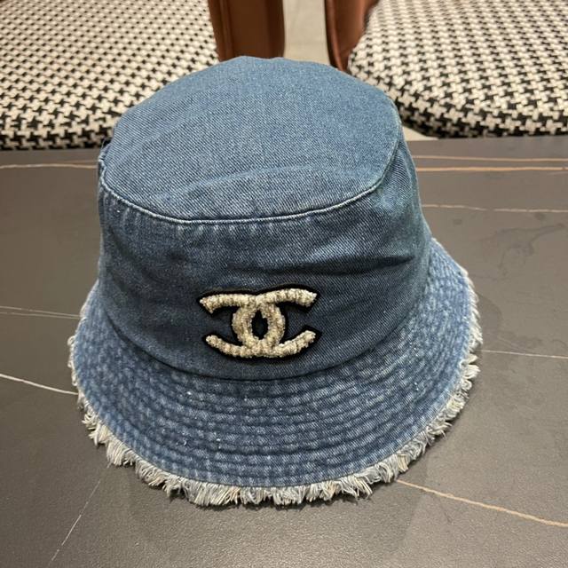 Chanel香奈儿 2024新款遮阳牛仔渔夫帽～简约大气遮阳效果一绝 - 点击图像关闭