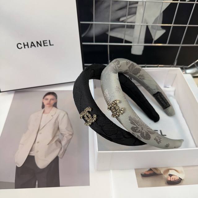 配包装盒 Chanel 香奈儿 最新小香发箍，简单实用，时尚潮流！小仙女必备 - 点击图像关闭