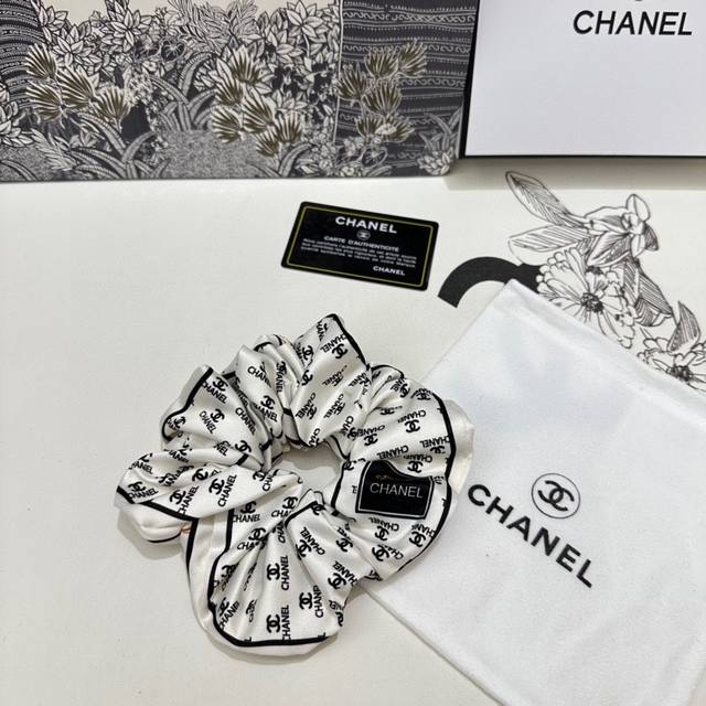 特 单个 配全套包装 Chanel 香奈儿 爆款宫廷风发圈，专柜款出货 一看就特别高档 超级百搭 必须自留 - 点击图像关闭