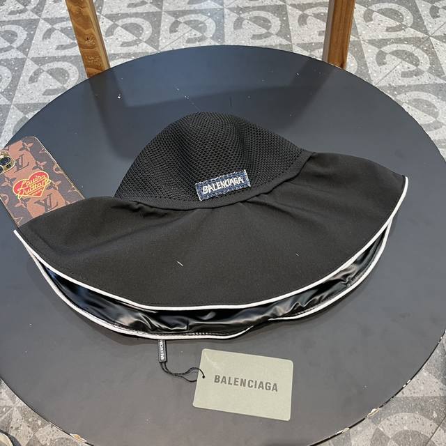 Balenciaga巴黎世家2024夏季新款渔夫帽，简约休闲百搭款，头围57Cm