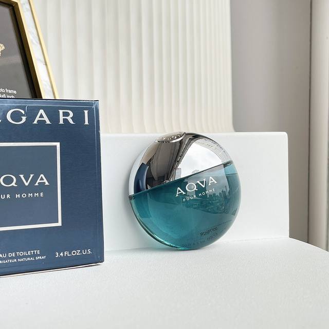 原单香水 Bvlgari宝格丽碧蓝男士淡香水，以水为创意设计元素的香水蕴藏着天然的海洋气息，替男性使用者带来了晨曦时刻般的焕然一新。呈现出古典风格，以及都会的优