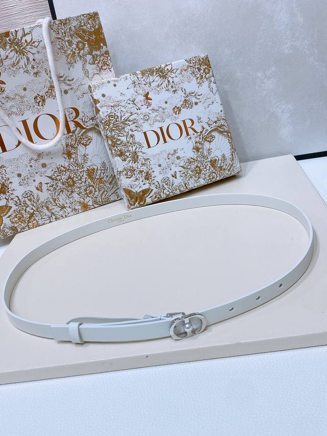 特 Dior Montaigne Jolie Belt 光滑小牛皮和白色树脂珍珠 饰有*Christian Dior*标志 小牛皮腰带1.5Cm
