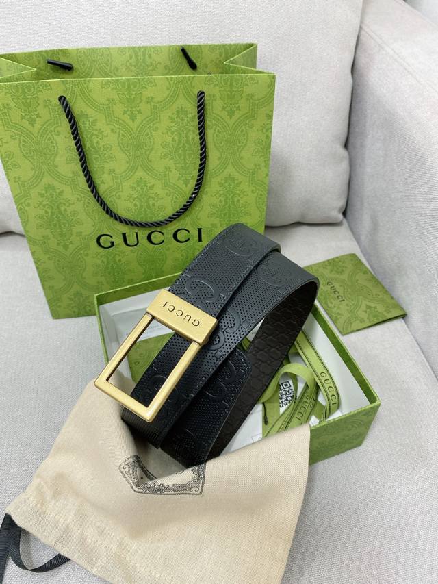 Gucci 海外专柜同步新款，双面可用原单腰带，进口原厂头层牛皮，搭配精品内穿扣头，宽度3.5Cm