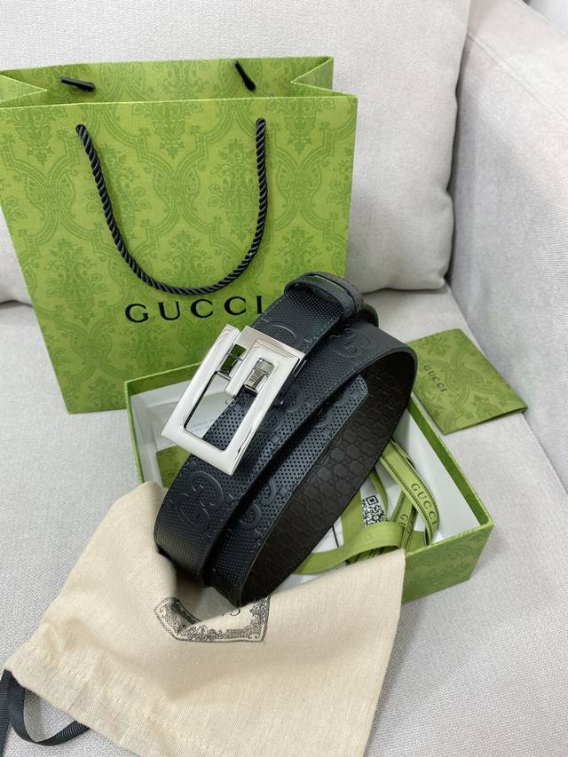 Gucci 海外专柜同步新款，双面可用原单腰带，进口原厂头层牛皮，搭配精品旋转扣头，宽度3.5Cm