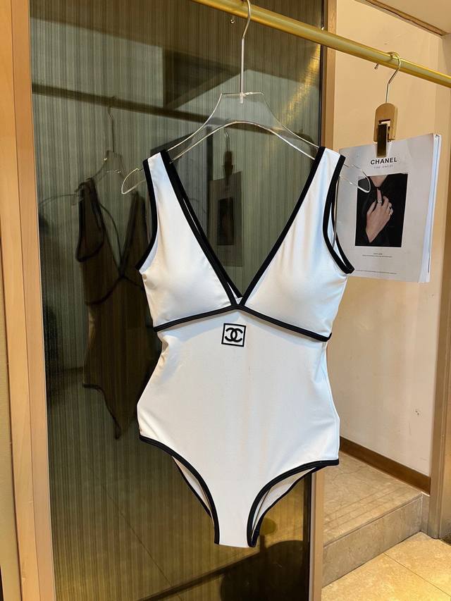 特 ￥P Chanel香奈儿高级定制连体泳衣，女神必备神器，独特风格设计，高级奶白色，Sml。