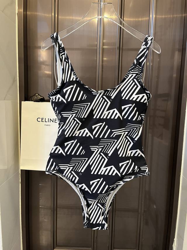 特 ￥P Chanel香奈儿新款连体泳衣比基尼，官方款，S M L Xl
