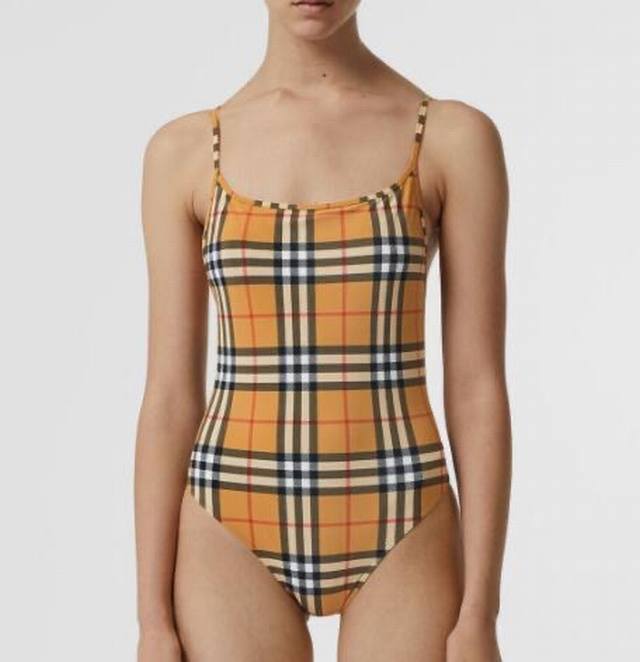 特价 巴宝莉 经典连体泳衣 同步各大专柜发售，自然而然呈现时尚感！十分减龄，具有年轻活力。 码数：S M L Xl