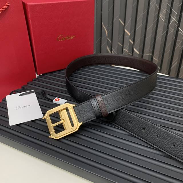 镀钯饰面针扣式皮带，Cartier标志。黑色与棕色牛皮双面皮带，浮雕“Cartier”标志。尺寸：宽35毫米 可调节