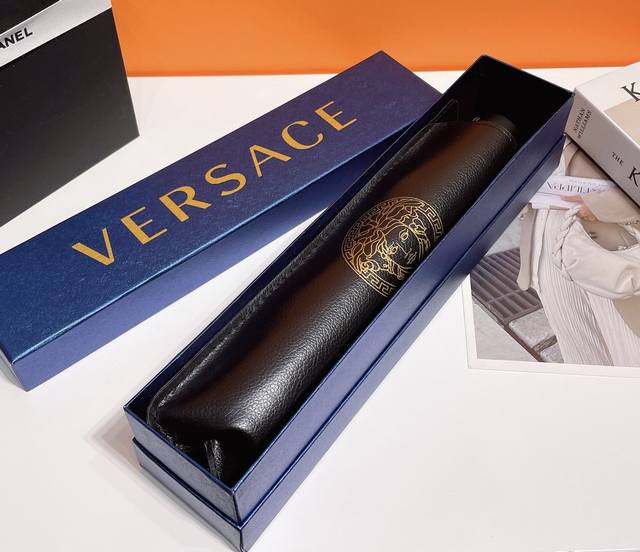 范思哲 Versace 奢华时尚单品 原单代工级品质 选用铝合金+玻纤 抗风雨性能佳 一键自动收开 简单方便 展现档次与品位 新涂层技术深色伞布 带来令人惊喜的