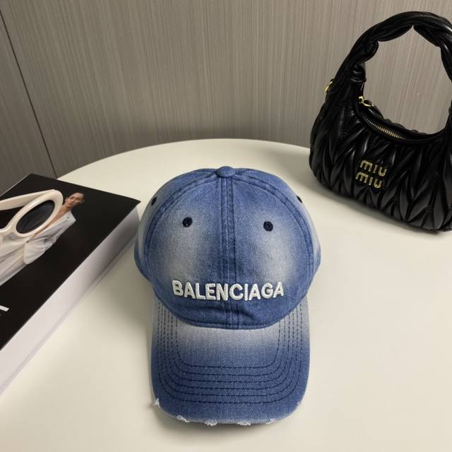 Balenciaga巴黎世家新款洗水牛仔棒球帽，很酷的色系，男女佩戴都有不同style，第一批抢先出货！巴黎粉必入款！ - 点击图像关闭