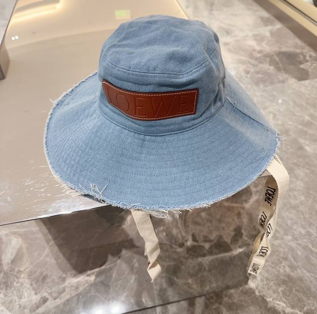 罗意威个性加带渔夫帽，一款很优秀的休闲渔夫帽 质感复古潮味十足，很强的街拍风，帅！ 一年四季都可以佩戴！ 头头围-55-Cm