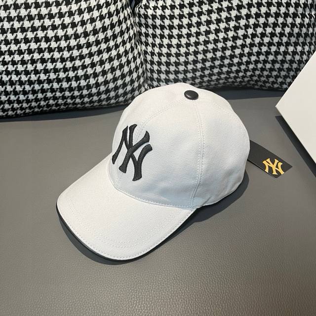 爆款回货 Ny New York 棒球帽， 专柜最新款，Ny刺绣，简洁大气！1:1开模订制，原厂透气帆布料+头层牛皮，细节堪称完美，原厂品质，独家实物拍摄，男女