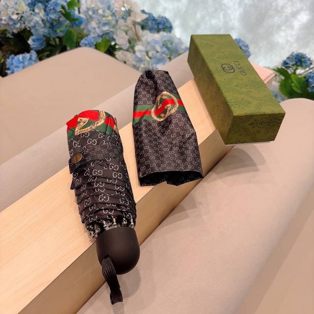 Gucci 古奇 五折手动折叠晴雨伞 选用台湾进口uv防紫外线伞布 原单代工级品质