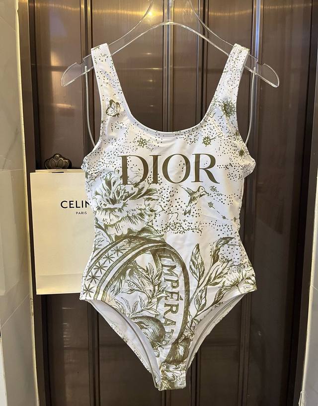 特批￥ Dior迪奥连体泳衣适合多种场景的游泳衣♀海边 游泳池 温泉 水上乐园 漂流都可以内搭外穿也完全可以 面料：透气舒适。速干弹性的游泳衣更加帖肤易清洗。S