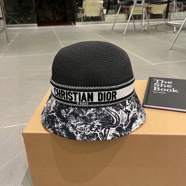 Dior迪奥新款草帽，高级定制，动物纹帆布料拼纸草，帽型超赞，可折叠，头围57Cm 黑 米两色