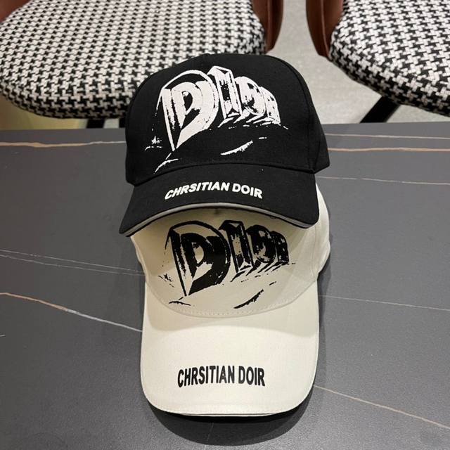Dior 迪奥经典款原单棒球帽， 1:1开模订制，原版帆布料英气十足，质量超赞！基础头围56，贴片可调节。