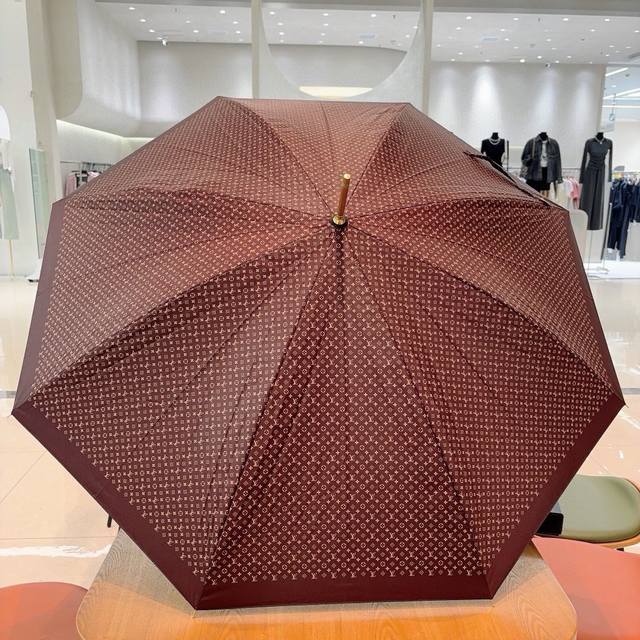 Louis Vuitton 路易威登 直杆长伞 Lv经典款火爆来袭 专柜夏季热销款 新涂层技术深色伞布 带来令人惊喜的遮光效果 让防晒及隔热性能更优保障 搭配设