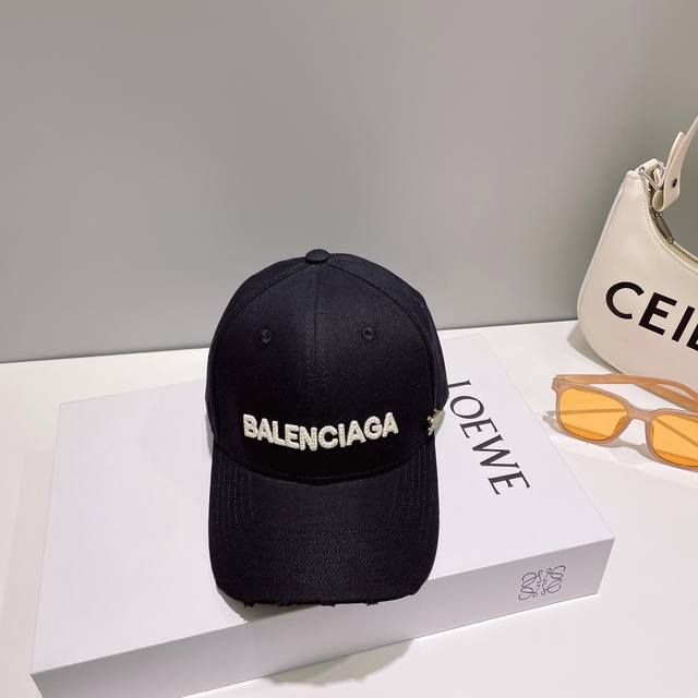 Balencia*A 巴黎世家新款棒球帽 现货秒发 简约时尚超级无敌好看的帽子！情侣款！原单货比起其他帽子的优势， - 点击图像关闭