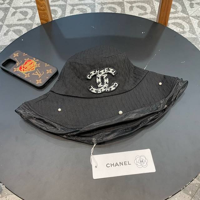 Chanel香奈儿 2024新款大沿黑胶遮阳渔夫帽～简约大气 小香风遮阳效果一绝、随意折叠都不会变形