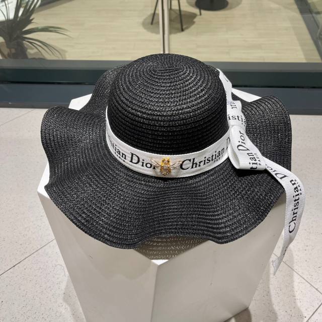 Dior迪奥2022夏季新款太阳帽，遮阳大草帽，波浪边设计风格，轻盈可折叠，出游携带方便，头围57Cm左右，可调节 - 点击图像关闭