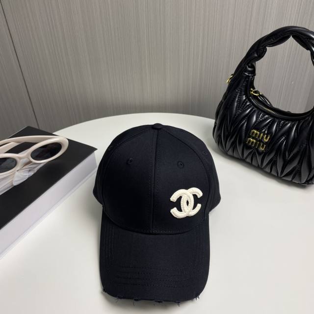 Chanel香奈儿 新款简约刺绣logo棒球帽，新款出货，大牌款超好搭配，赶紧入手！