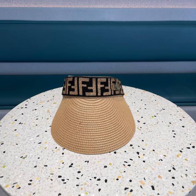 芬迪 2023爆款拼接草编款空顶帽，今年最流行帽型，材质做工精细，好搭！潮人必备